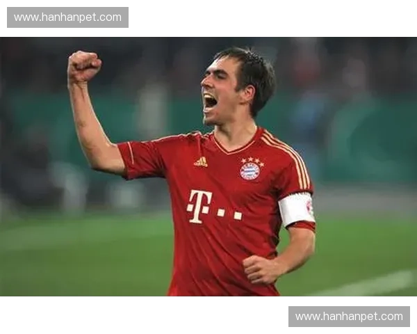 拜仁球星拉姆坚守阵地一人孤独站立展现决心与勇气